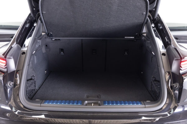 マカンエレクトロ GTS 4WD
