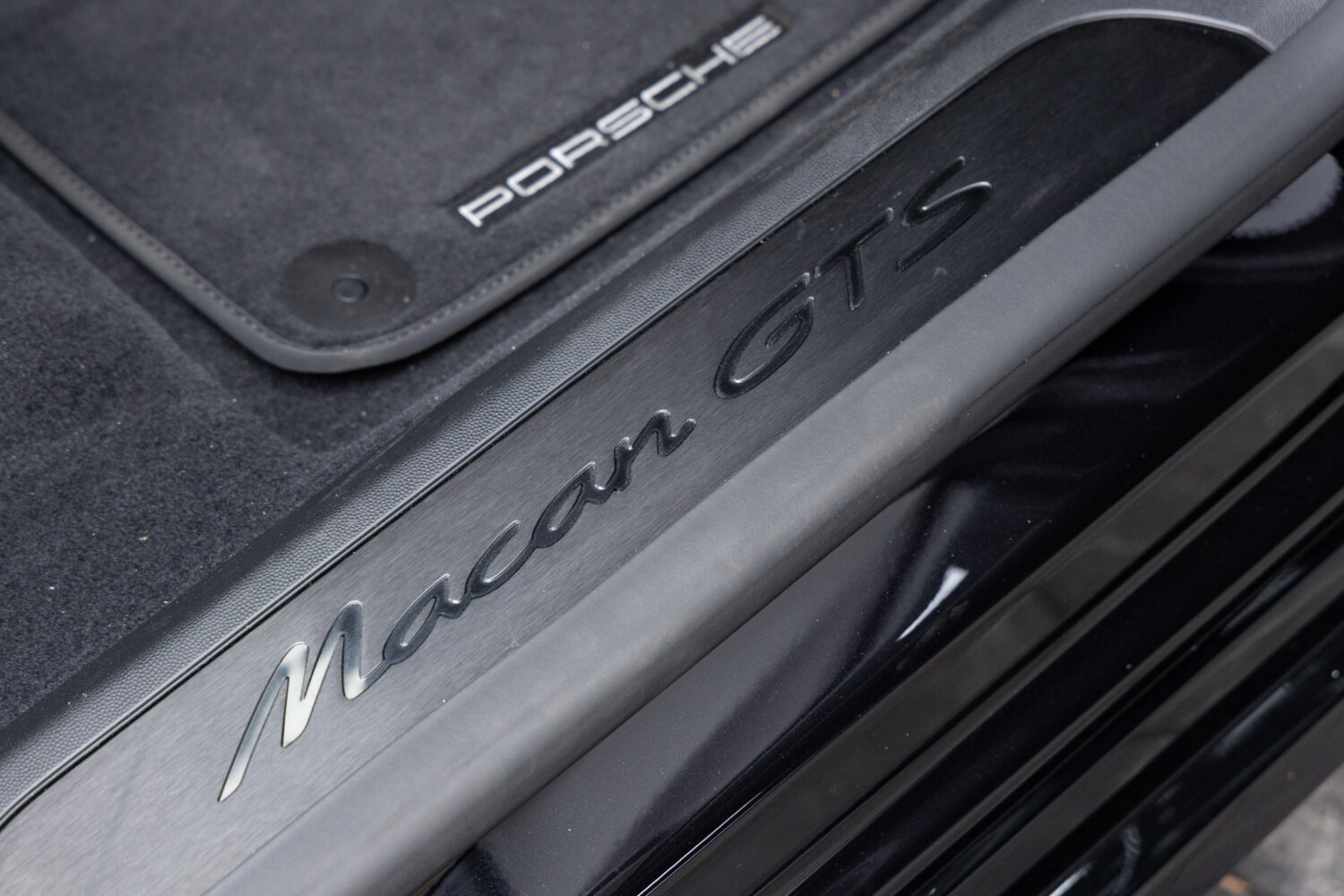 マカンエレクトロ GTS 4WD