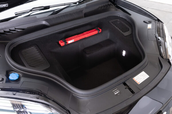マカンエレクトロ GTS 4WD