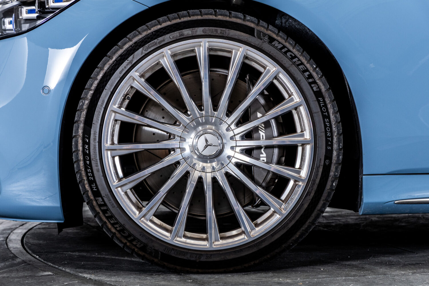 Sクラス S63 Eパフォーマンス 4WD