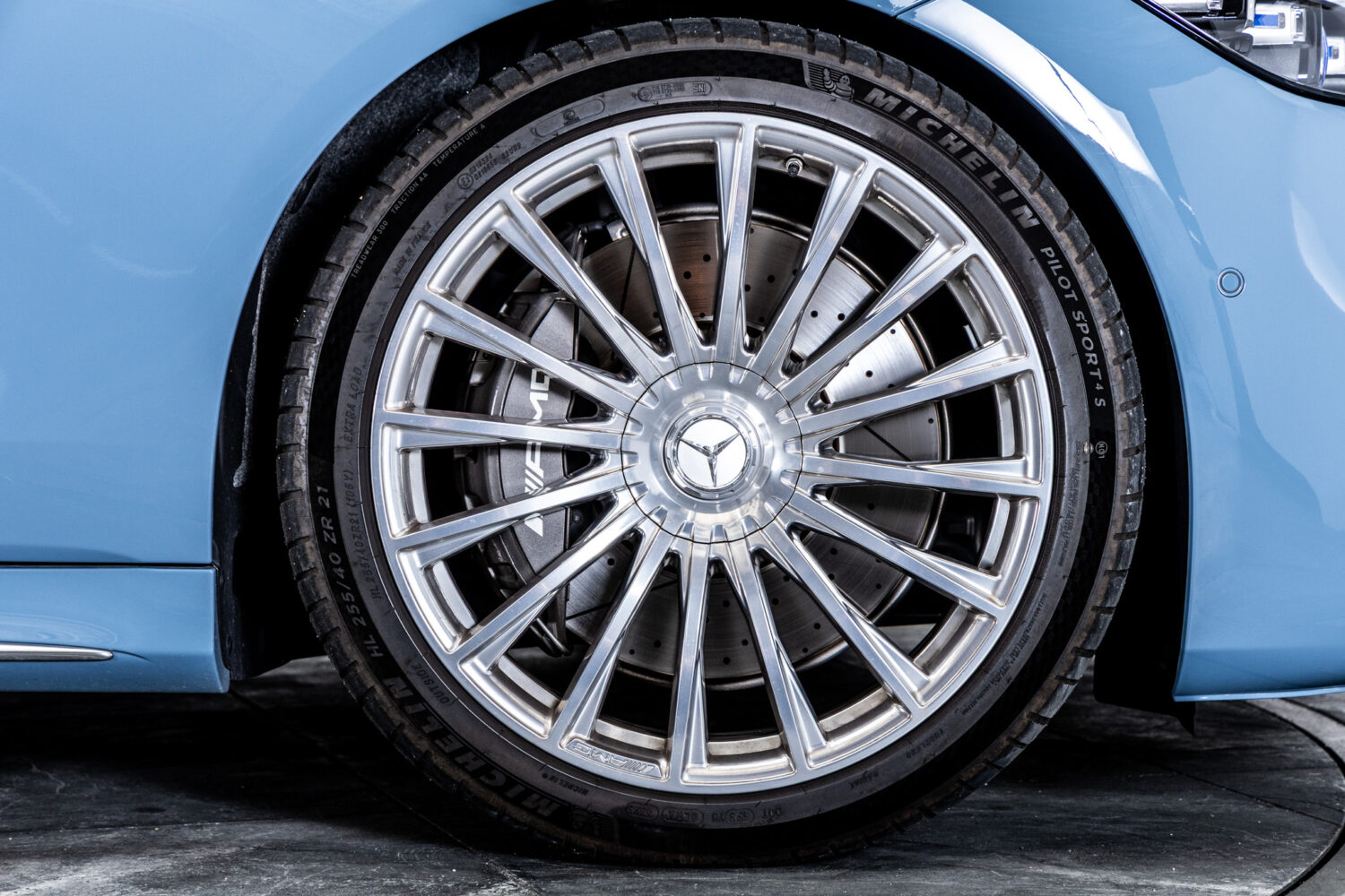 Sクラス S63 Eパフォーマンス 4WD