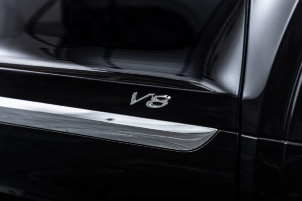 ベンテイガ V8 4WD