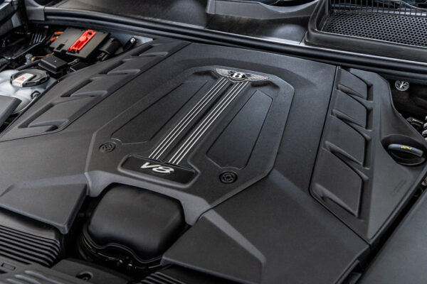 ベンテイガ V8 4WD