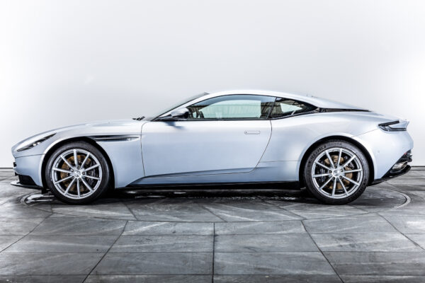 DB11 AMR
