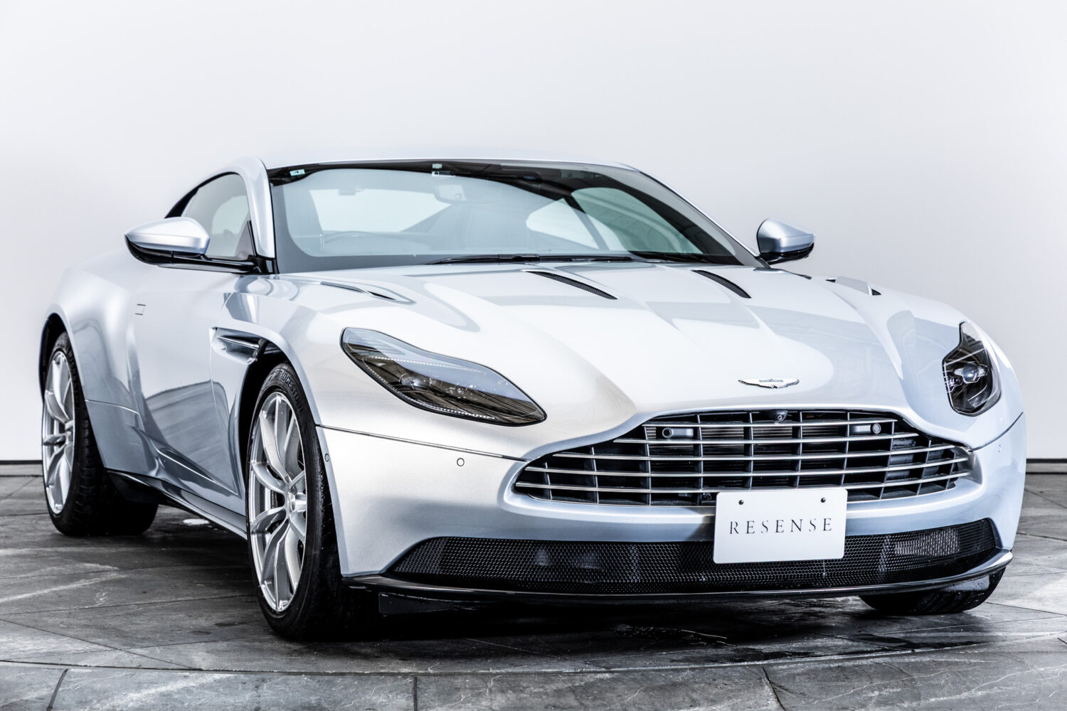 DB11 AMR