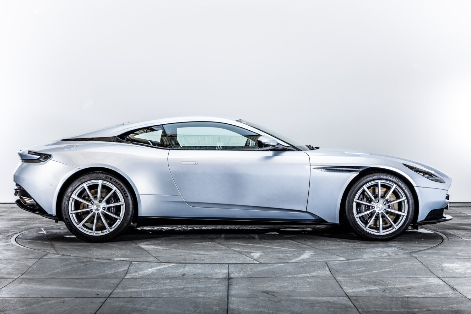 DB11 AMR