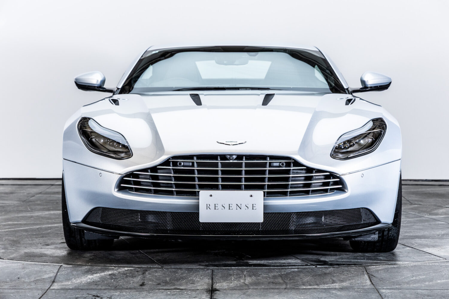 DB11 AMR