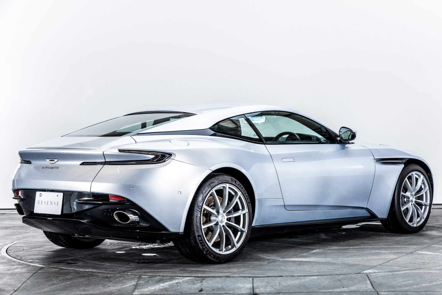 DB11 AMR