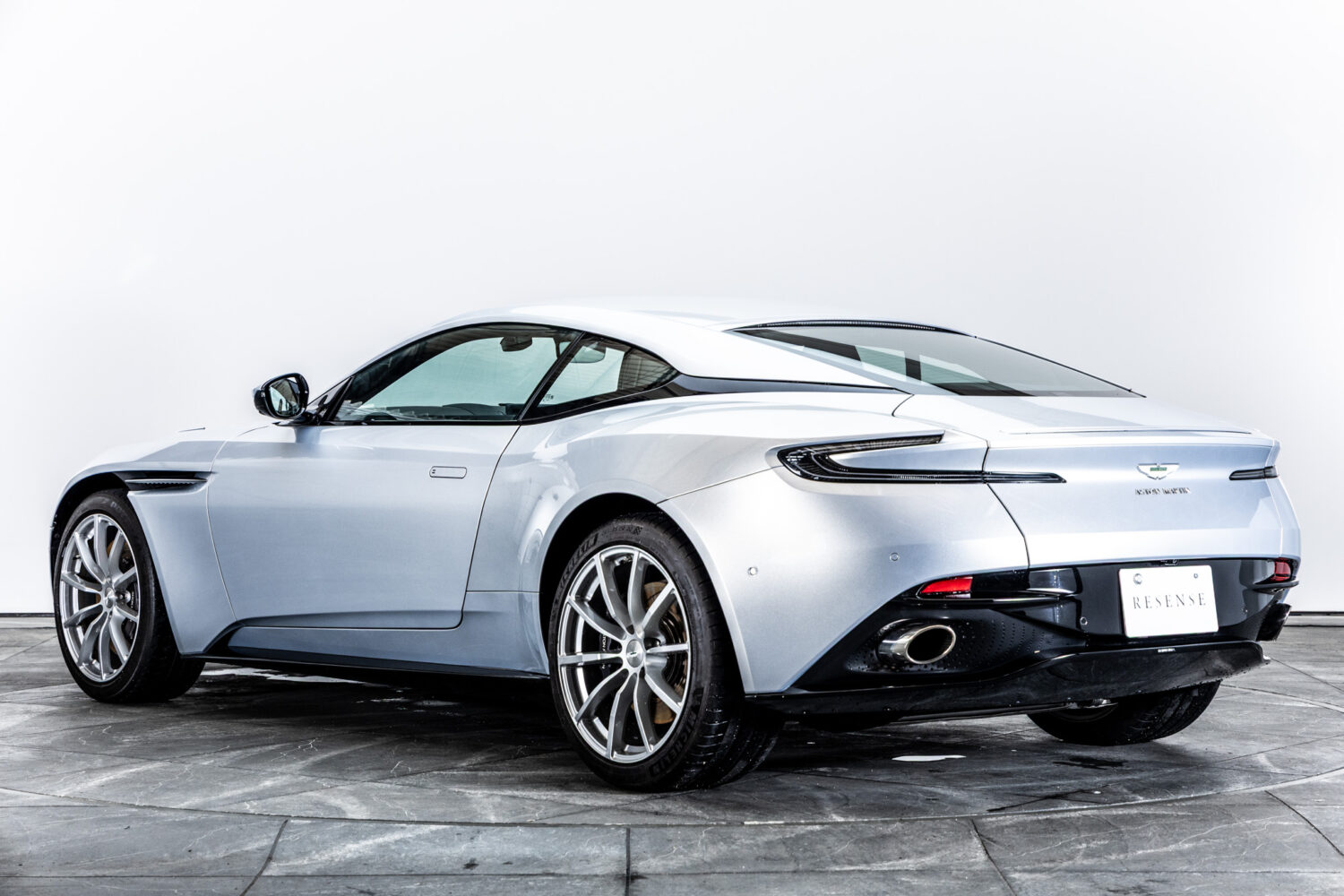 DB11 AMR