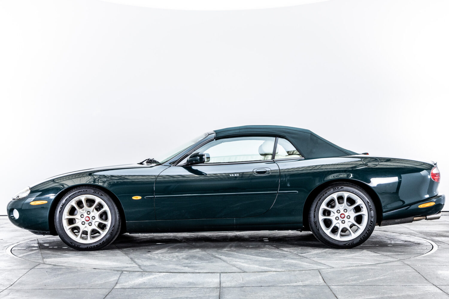 XKコンバーチブル XKR
