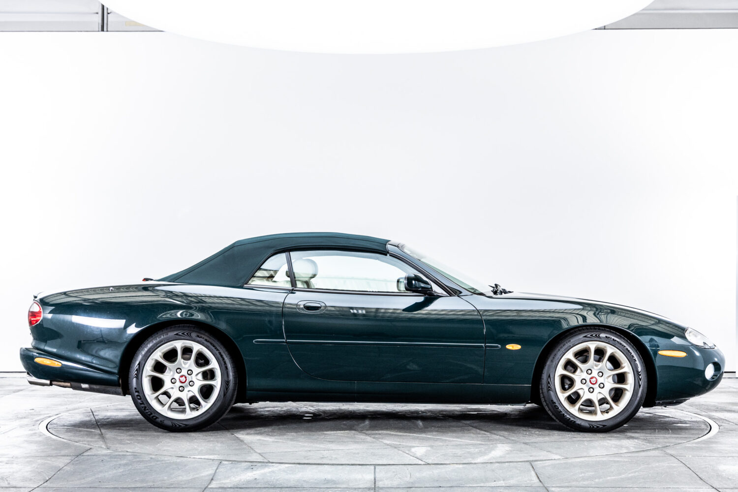 XKコンバーチブル XKR