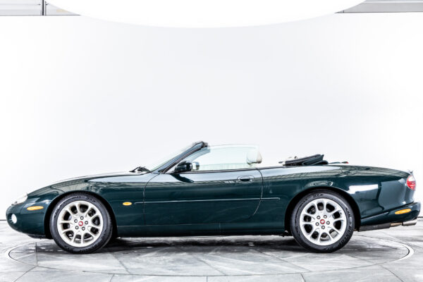 XKコンバーチブル XKR