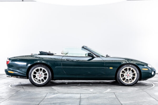 XKコンバーチブル XKR