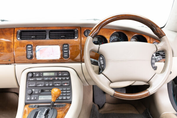 XKコンバーチブル XKR