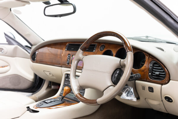 XKコンバーチブル XKR