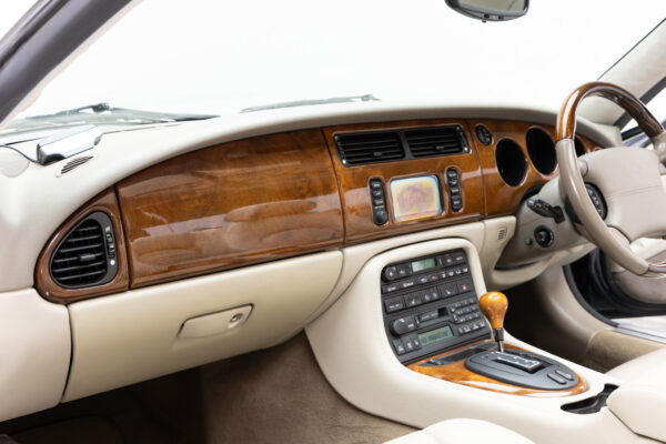 XKコンバーチブル XKR