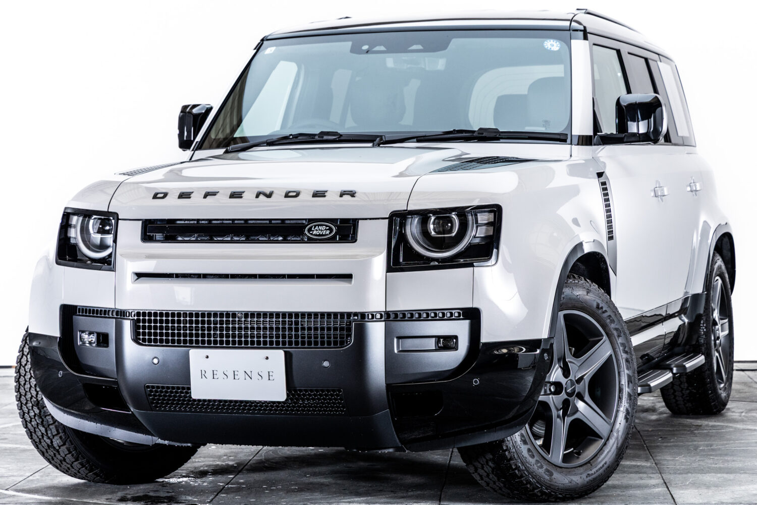ディフェンダー 110 XダイナミックSE 2.0L P300 4WD