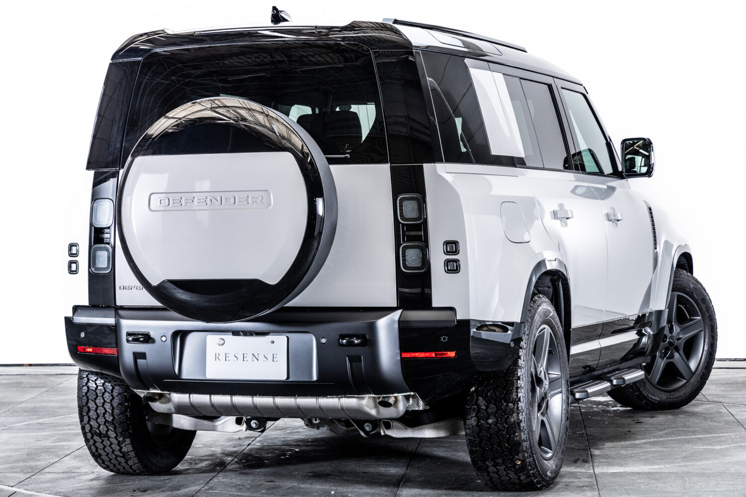 ディフェンダー 110 XダイナミックSE 2.0L P300 4WD