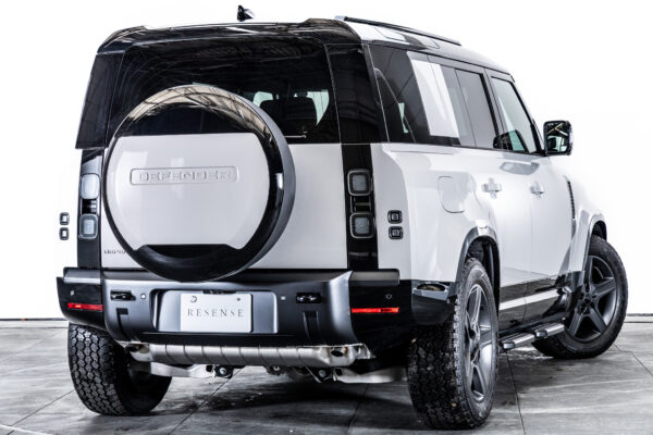 ディフェンダー 110 XダイナミックSE 2.0L P300 4WD