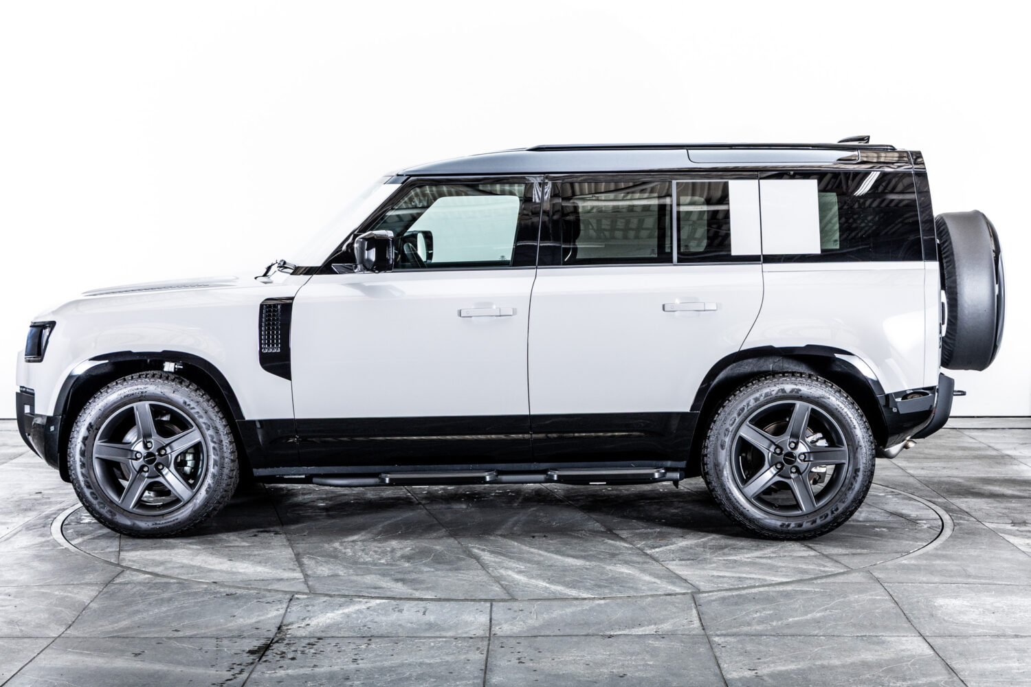 ディフェンダー 110 XダイナミックSE 2.0L P300 4WD