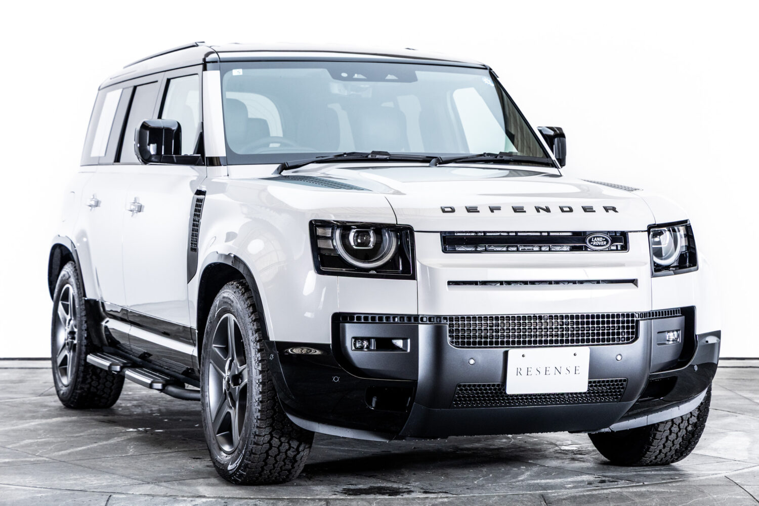 ディフェンダー 110 XダイナミックSE 2.0L P300 4WD