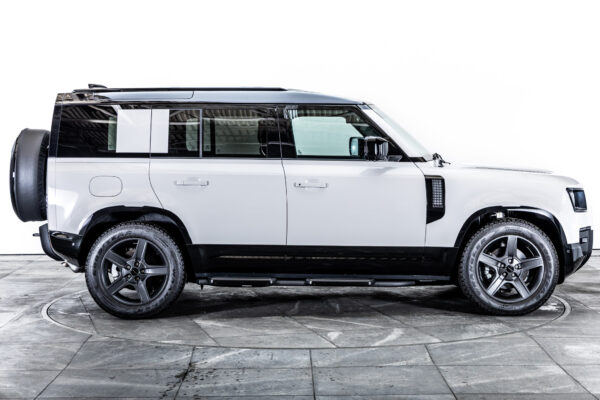 ディフェンダー 110 XダイナミックSE 2.0L P300 4WD
