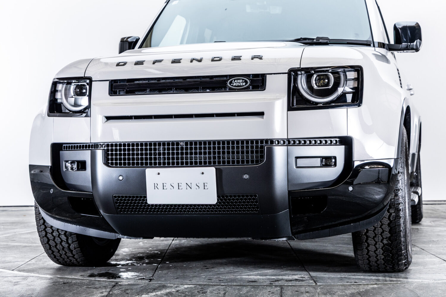 ディフェンダー 110 XダイナミックSE 2.0L P300 4WD