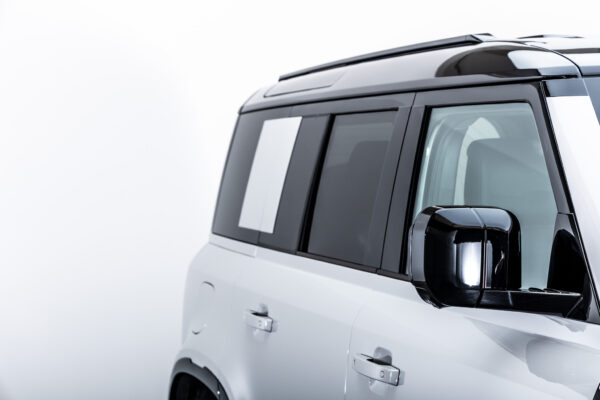 ディフェンダー 110 XダイナミックSE 2.0L P300 4WD