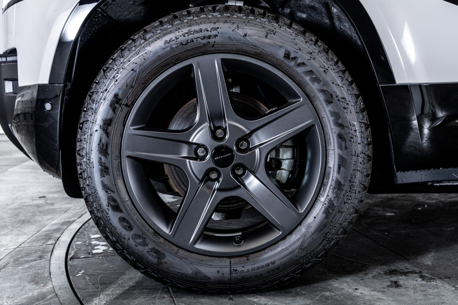 ディフェンダー 110 XダイナミックSE 2.0L P300 4WD