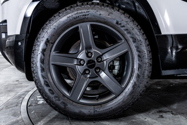 ディフェンダー 110 XダイナミックSE 2.0L P300 4WD