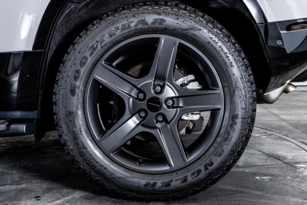 ディフェンダー 110 XダイナミックSE 2.0L P300 4WD
