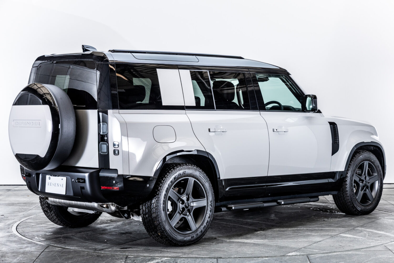 ディフェンダー 110 XダイナミックSE 2.0L P300 4WD