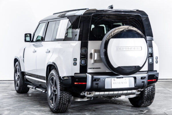 ディフェンダー 110 XダイナミックSE 2.0L P300 4WD