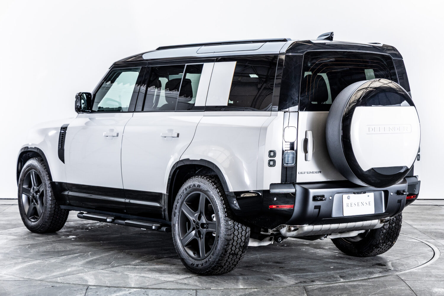 ディフェンダー 110 XダイナミックSE 2.0L P300 4WD