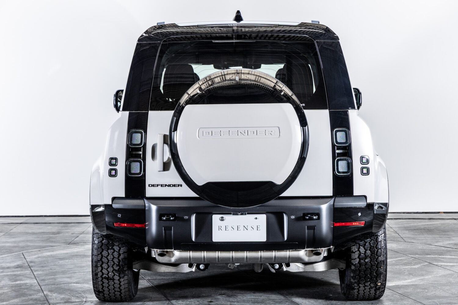 ディフェンダー 110 XダイナミックSE 2.0L P300 4WD