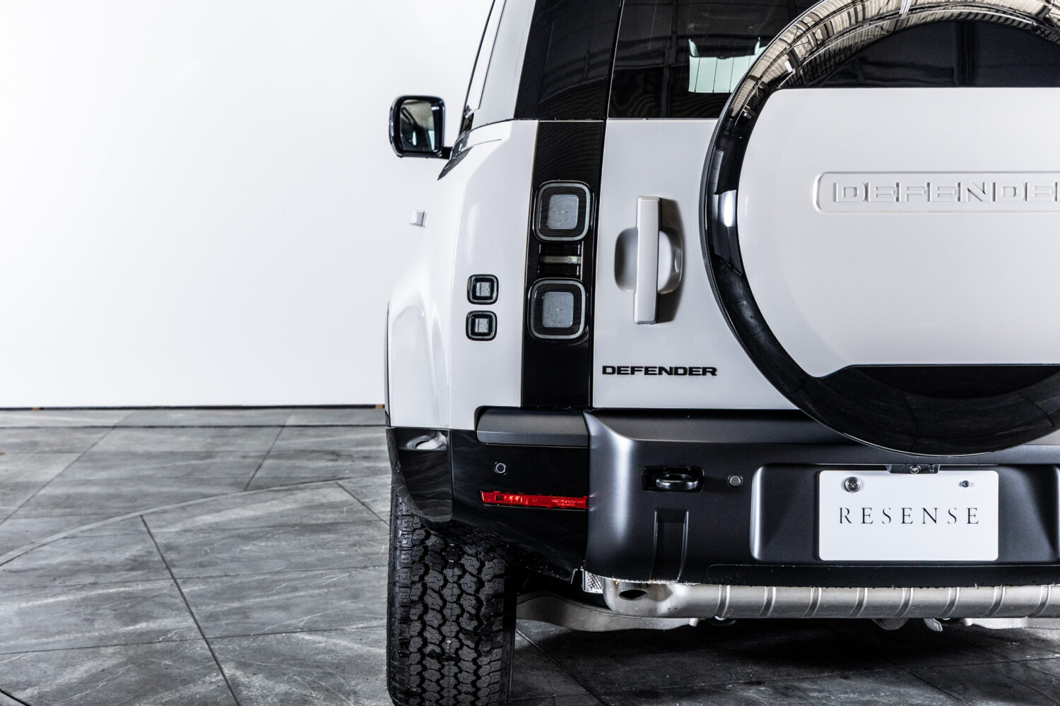 ディフェンダー 110 XダイナミックSE 2.0L P300 4WD