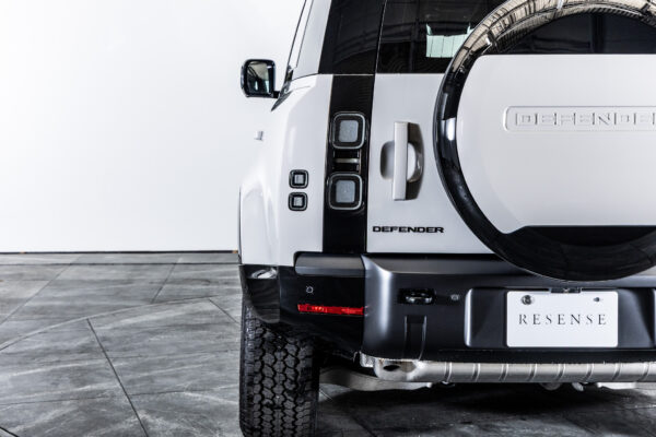 ディフェンダー 110 XダイナミックSE 2.0L P300 4WD