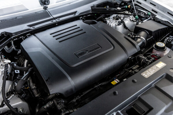 ディフェンダー 110 XダイナミックSE 2.0L P300 4WD