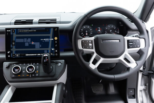 ディフェンダー 110 XダイナミックSE 2.0L P300 4WD