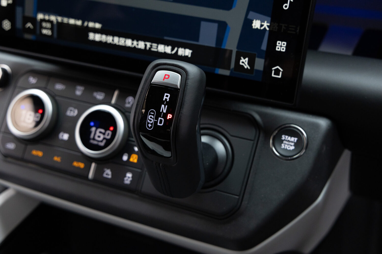 ディフェンダー 110 XダイナミックSE 2.0L P300 4WD