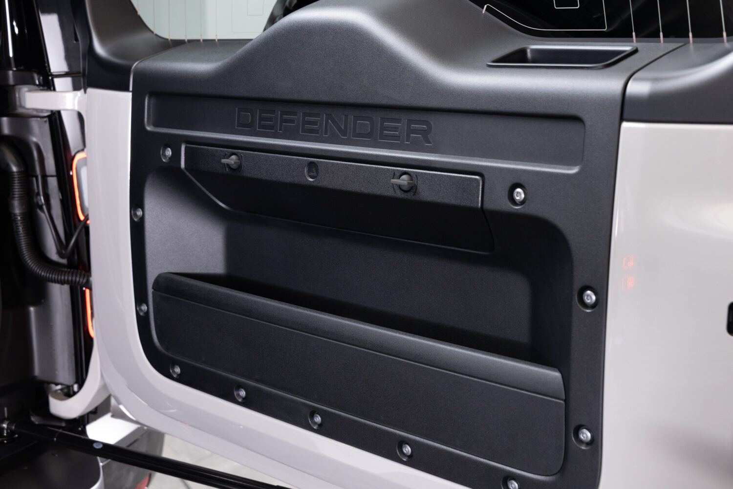ディフェンダー 110 XダイナミックSE 2.0L P300 4WD