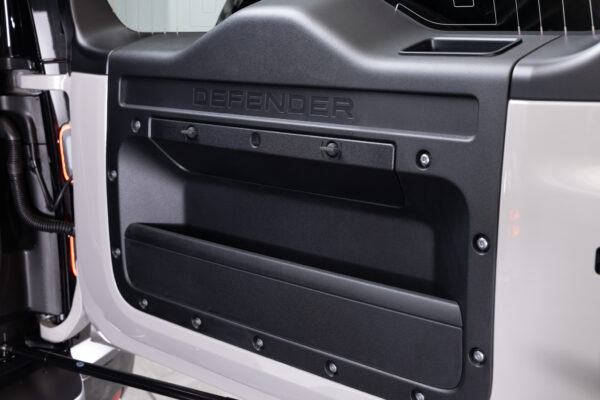 ディフェンダー 110 XダイナミックSE 2.0L P300 4WD