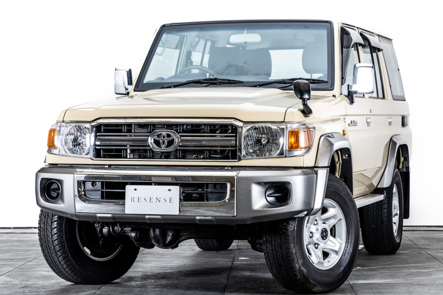 ランドクルーザー70 5ドア 4.0 4WD