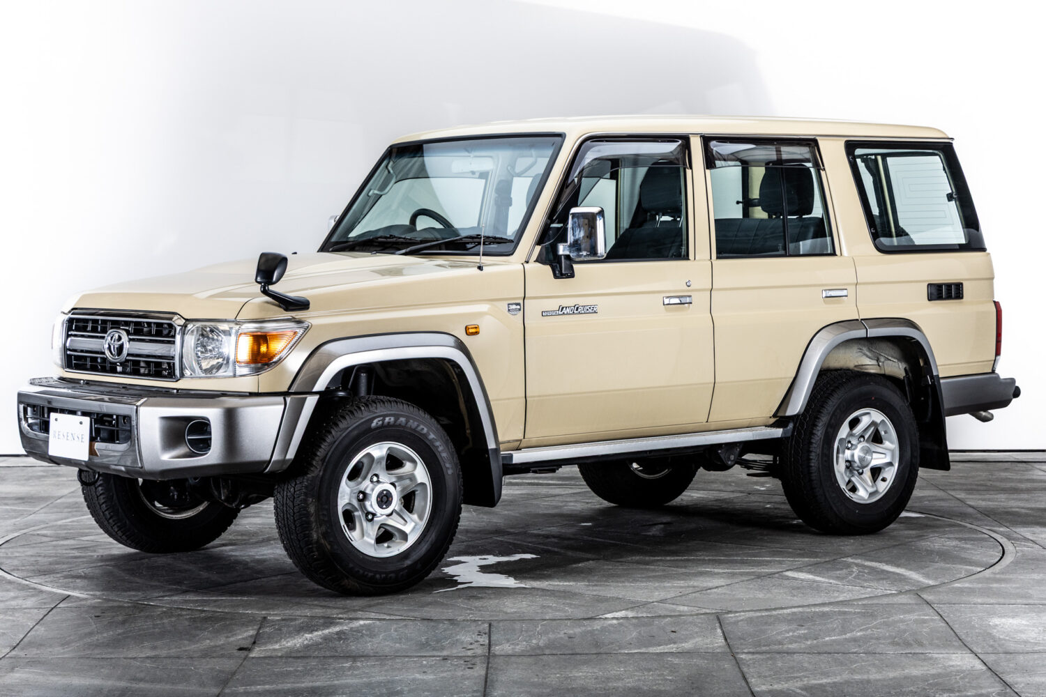 ランドクルーザー70 5ドア 4.0 4WD