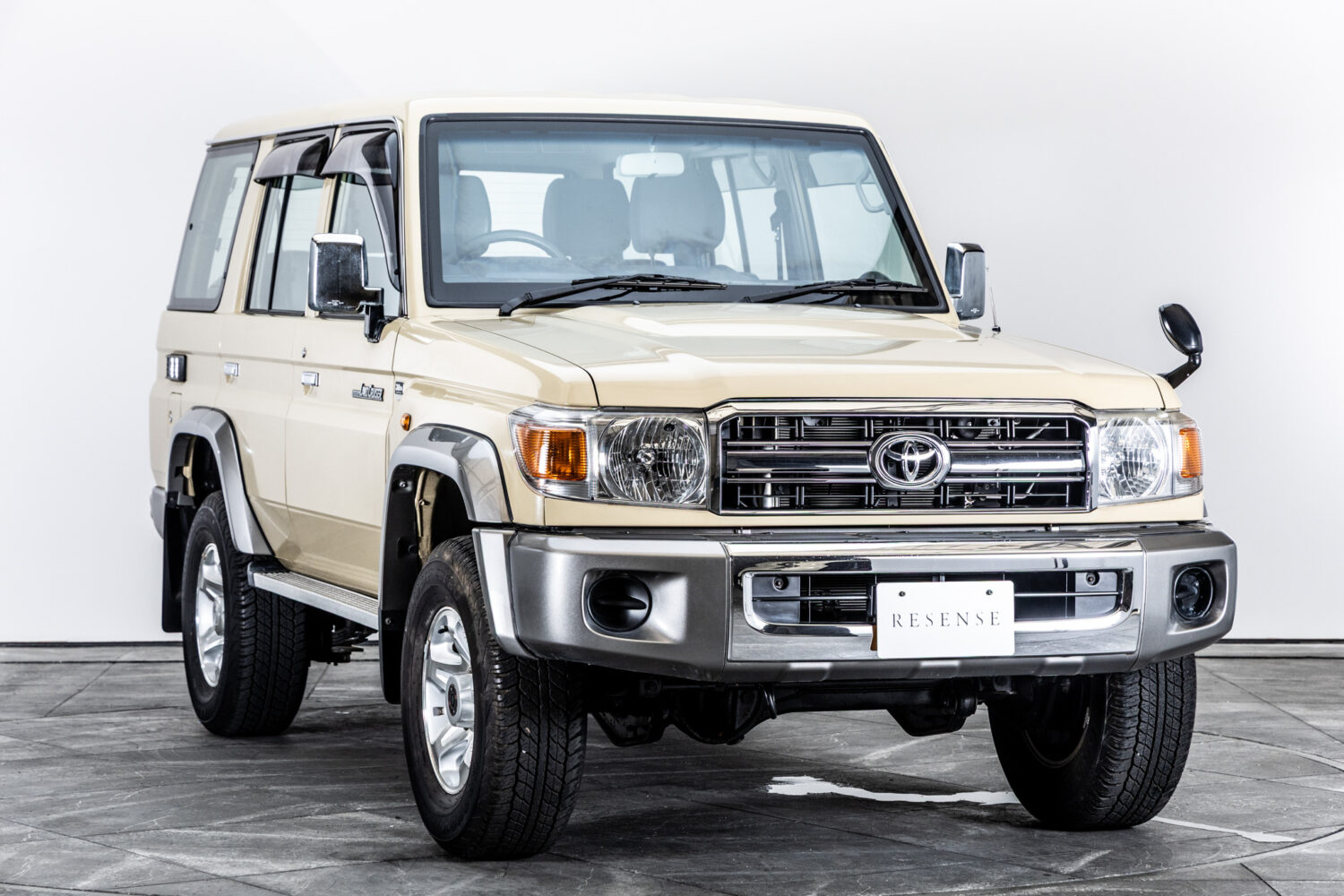 ランドクルーザー70 5ドア 4.0 4WD