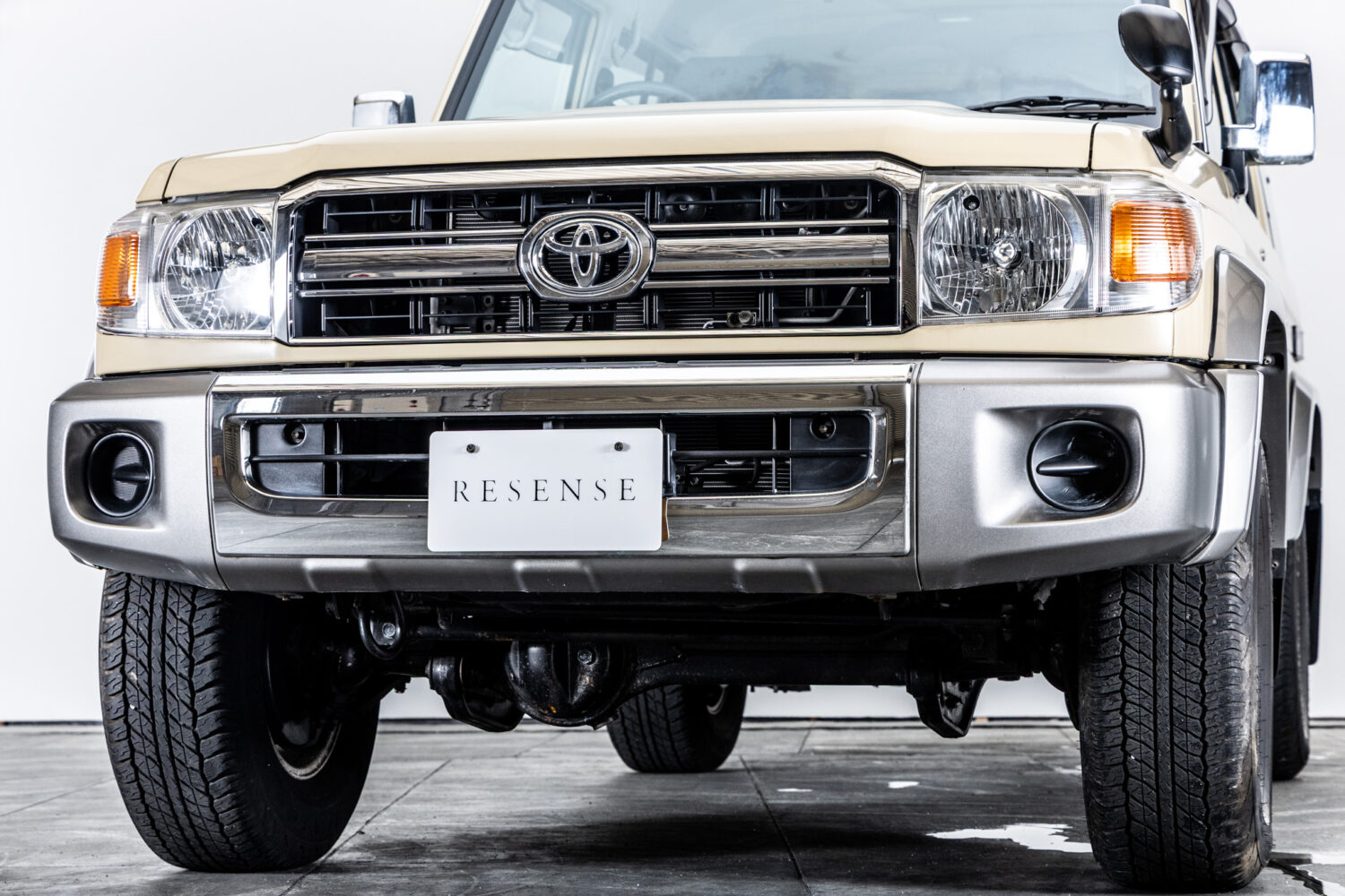 ランドクルーザー70 5ドア 4.0 4WD