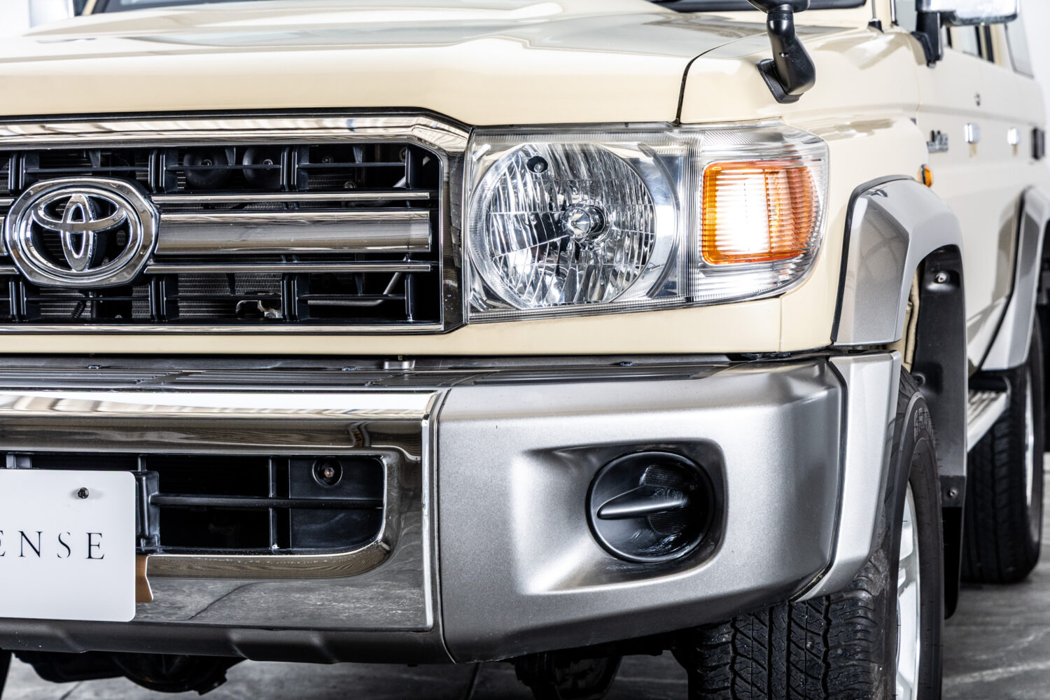 ランドクルーザー70 5ドア 4.0 4WD