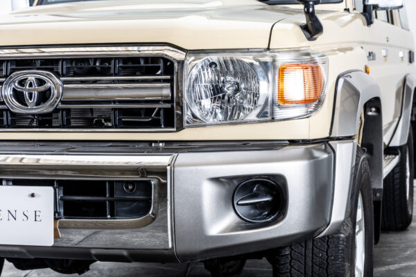 ランドクルーザー70 5ドア 4.0 4WD