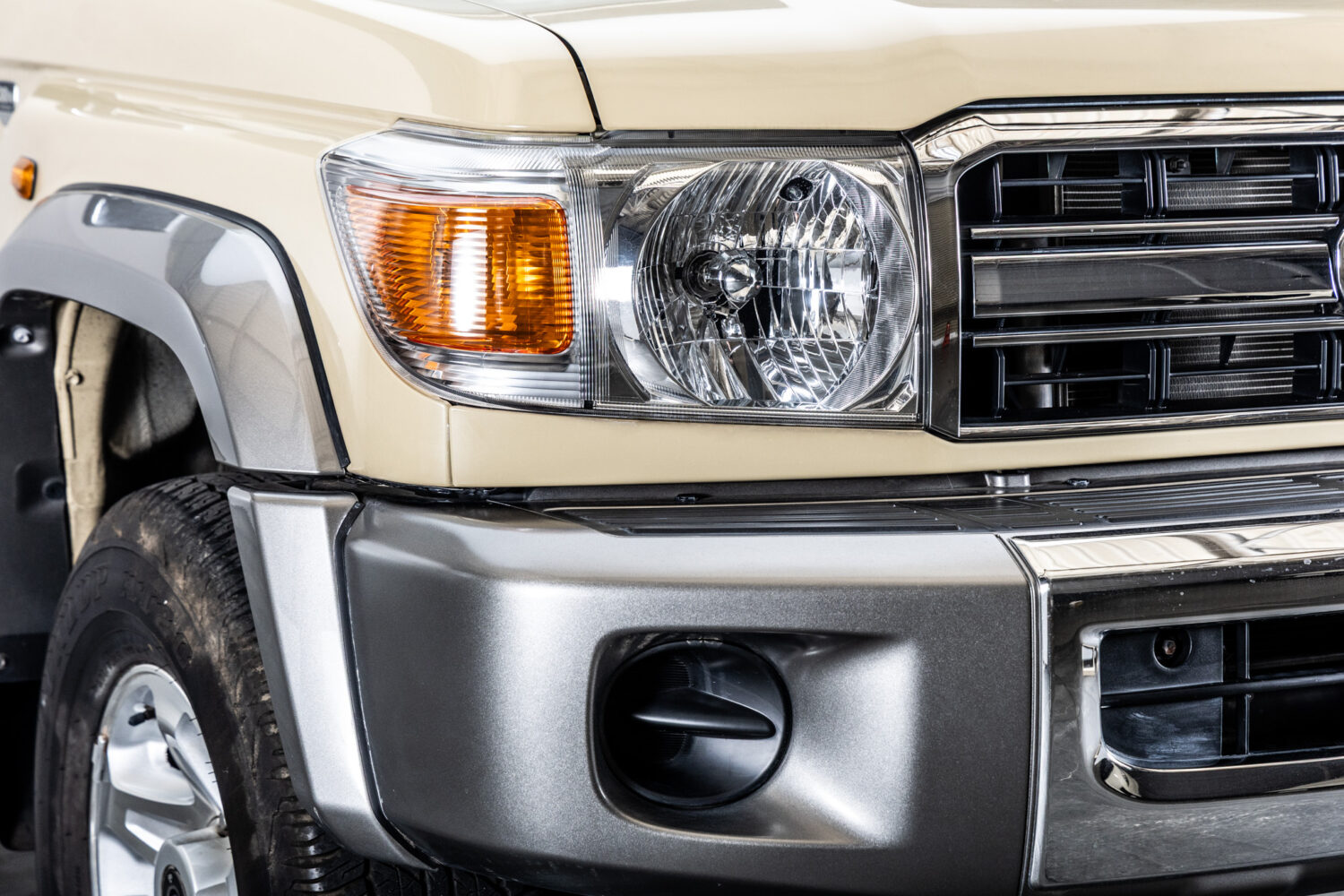 ランドクルーザー70 5ドア 4.0 4WD