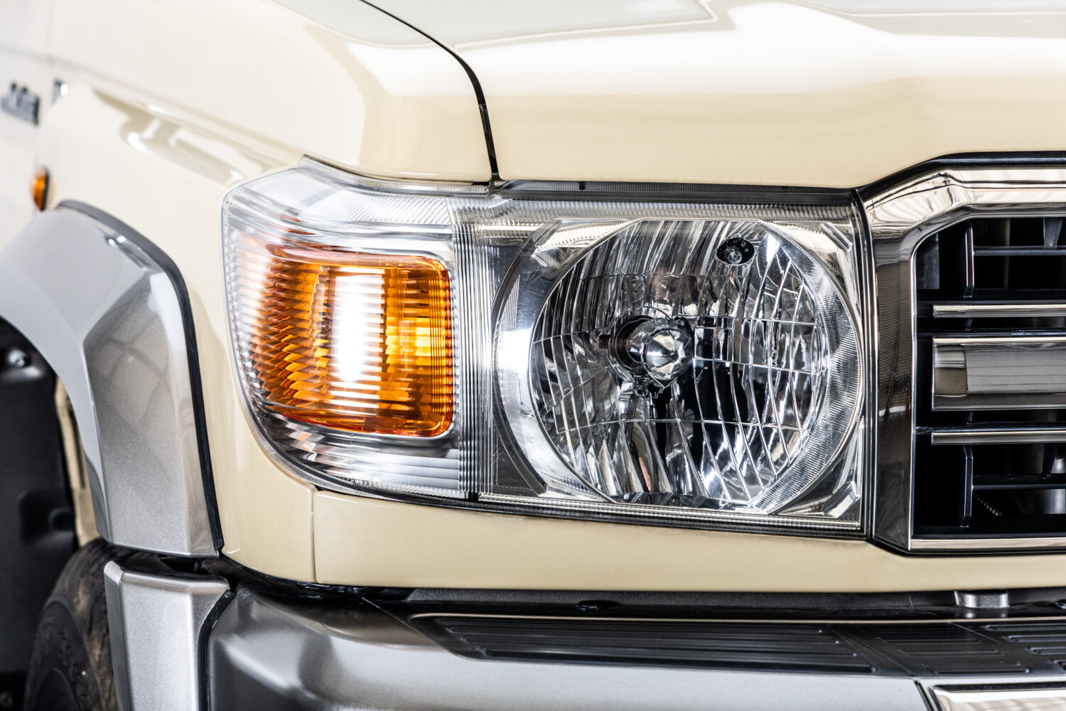 ランドクルーザー70 5ドア 4.0 4WD